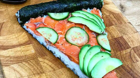 Illustratie voor: Deze sushi pizza maak je super makkelijk zelf