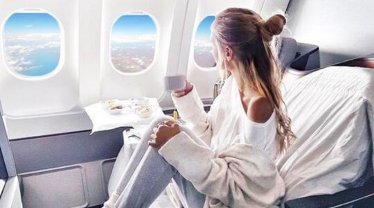 Illustratie voor: Reizigers opgelet! Door deze 7 manieren kom je sneller over je jetlag heen