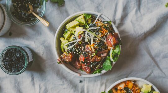 Illustratie voor: Lekkerste recept voor de zondagavond: kimchi poke bowl