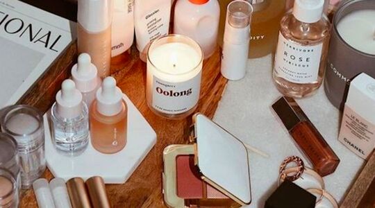 Illustratie voor: De beautyproducten die je beter in je koelkast kan bewaren als het warm is
