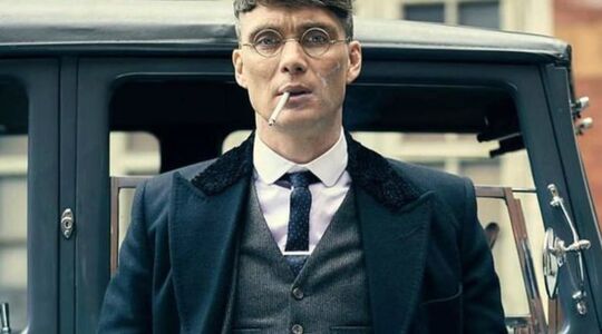 Illustratie voor: Deze heerlijke foute Peaky Blinders kersttrui is je nieuwe fave
