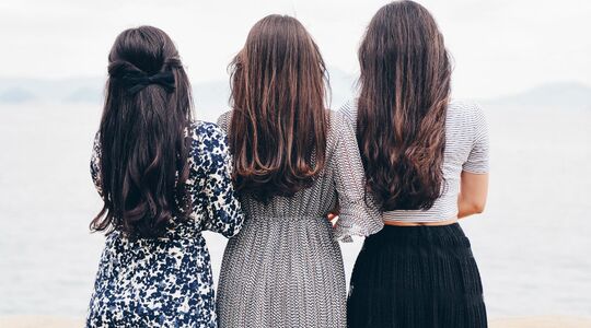 Illustratie voor: Beautyguide: Gezond je haar stylen met een warmtetool