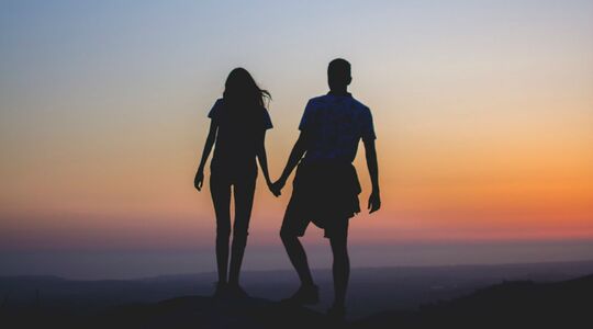 Illustratie voor: 4 redenen waarom reizen met je lief goed is voor je relatie