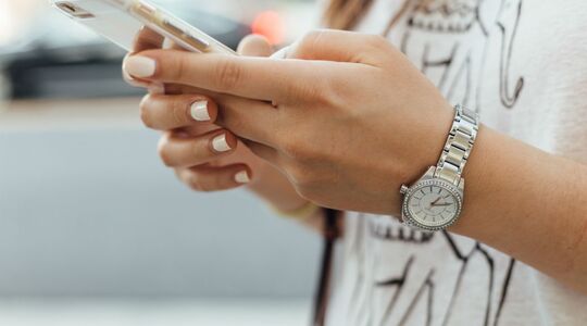 Illustratie voor: Helpt technologie nou écht tegen de eenzaamheid?