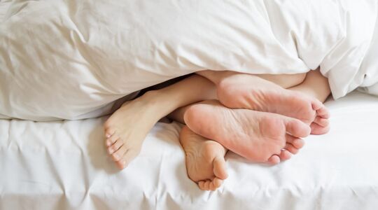 Illustratie voor: Betekenen grote voeten nou écht een grote penis?