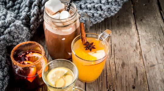 Illustratie voor: Dit zijn de fijnste warme cocktails voor tijdens de koude dagen