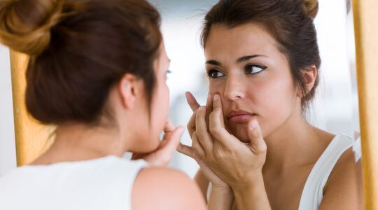 Illustratie voor: Dit zijn de meest voorkomende soorten acne + wat je eraan kunt doen