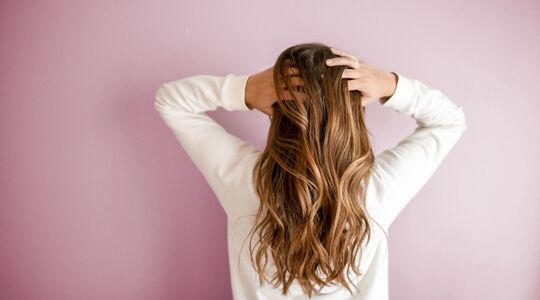 Illustratie voor: Kappertips van een expert: zo creëer je dat salon gevoel thuis na een behandeling
