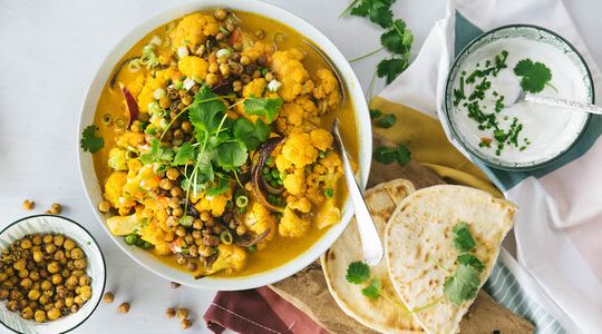 Illustratie voor: 6 comfort food recepten die binnenblijven een stuk leuker maken