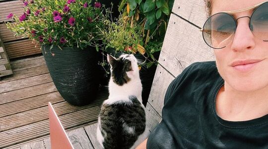 Illustratie voor: Te huur: Marieke Elsinga’s Amsterdamse appartement mét dakterras