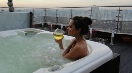 Illustratie voor: Avondje thuis relaxen? Huur eens een jacuzzi!