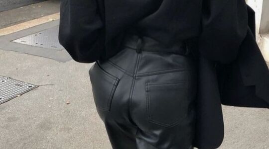 Illustratie voor: 4 tips hoe je op de beste manier een leren broek kunt combineren