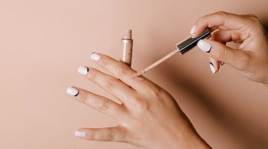 Illustratie voor: Keuzestress? Zo kies jij de juiste concealer voor je huid