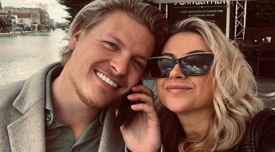 Illustratie voor: Dit is Elianne (23), de knappe vriendin van zanger Thomas Berge (31)