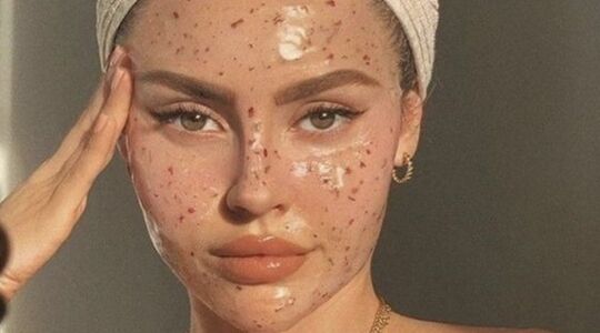 Illustratie voor: Tomaten-masker: de beste remedie tegen puistjes