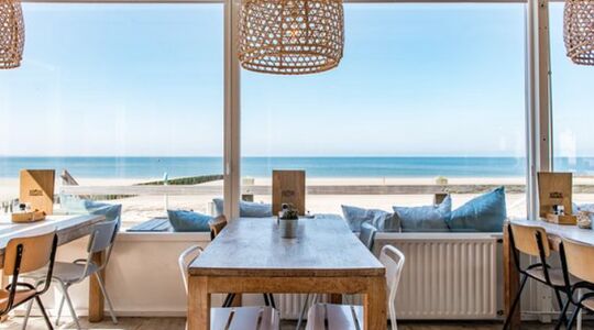 Illustratie voor: Zomer in eigen land: 3 leuke strandtenten in Dishoek