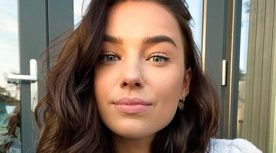 Illustratie voor: FHM roept Nina Warink uit tot mooiste Nederlandse vrouw op social media