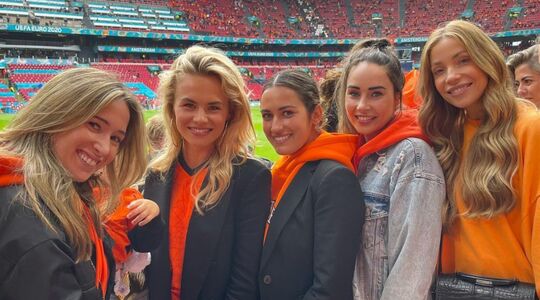Illustratie voor: Powerwomen! Dit zijn de vrouwen en vriendinnen van onze voetballers