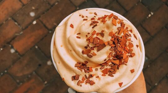 Illustratie voor: Zo bestel je het hele jaar door de Pumpkin Spice Latte van de Starbucks