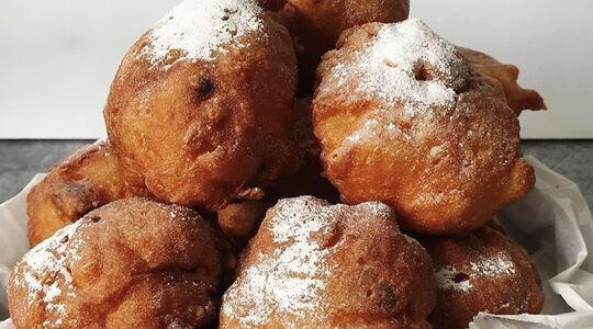 Illustratie voor: Zoveel oliebollen moet je eten om één kilo aan te komen