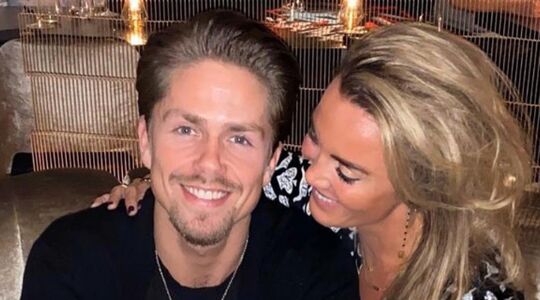 Illustratie voor: André Hazes verwijdert foto met Monique over relatiebreuk