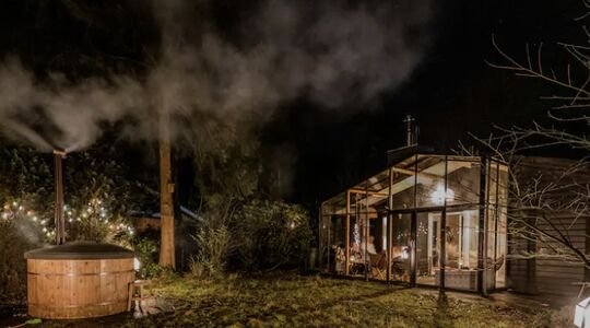Overnacht in de natuur in deze luxe bungalow met hottub en sauna