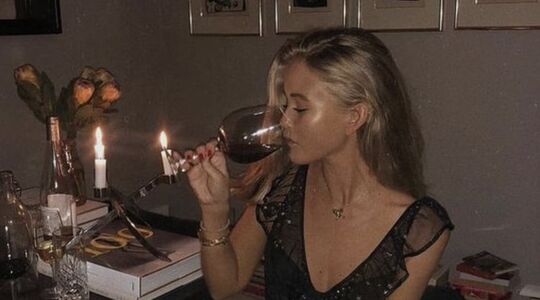 wijn drinken tijdens een 'low-carb' dieet