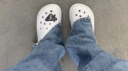 crocs stylen Outfits Crocs