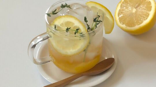 warm citroenwater
