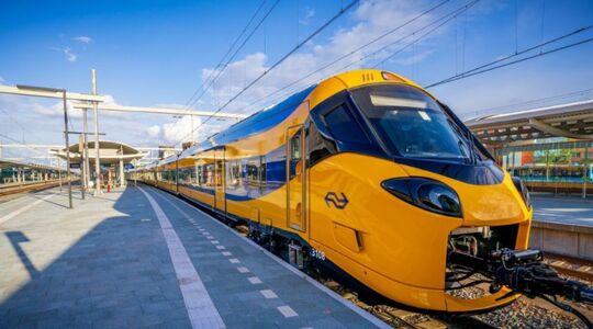 Man bakt kaassoufflé in trein airfyer