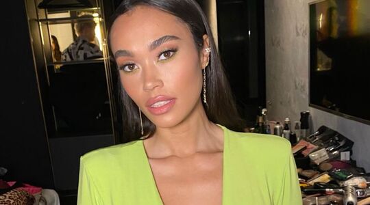 Romy Monteiro uit de kleren bikini kiekje