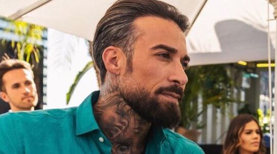 Fabrizio Tzinaridis Blonde lokken uiterlijk Temption Island de Bachelor
