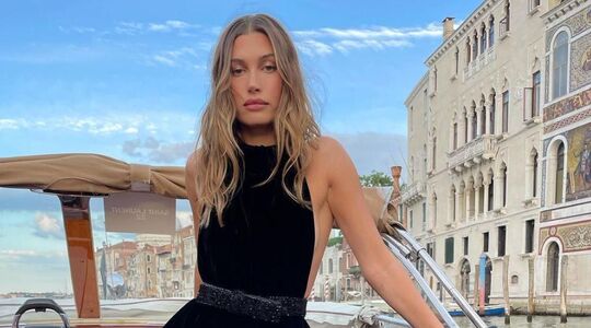 Hailey Bieber haren kort haartrend 2023