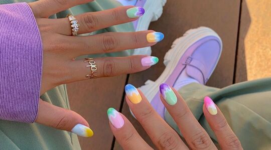 nageltrends voorjaar 2023 kleurrijke nagels