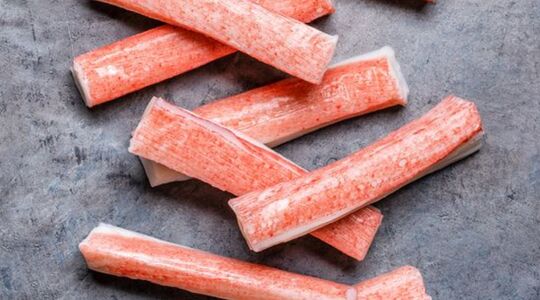 Illustratie voor: Gek op surimi sticks? Dan is de kans groot dat je dit nog niet wist