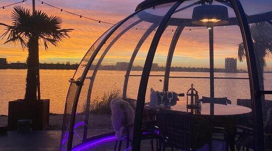 iglo-aan-t-water-date-night