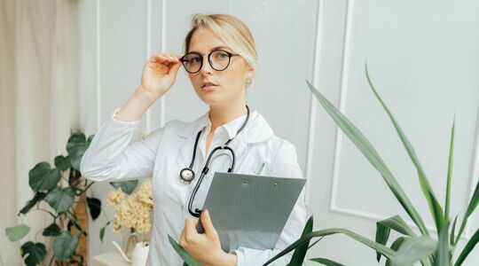 mannen en vrouwen in ziekenhuizen