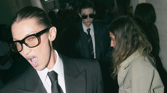 bella hadid fashionshow