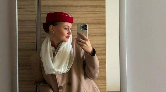 emirates cabin crew