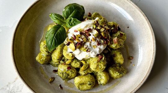 gnocchi recept met courgettepesto en pistache