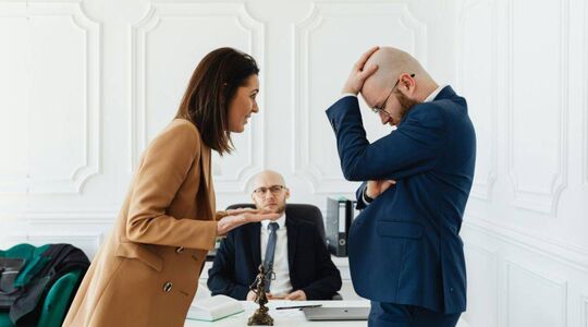 vrouw gebannen van vrijwilligerswerk op school zoon