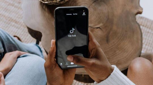 tiktok cancelt deze ouderwetse kledingregels