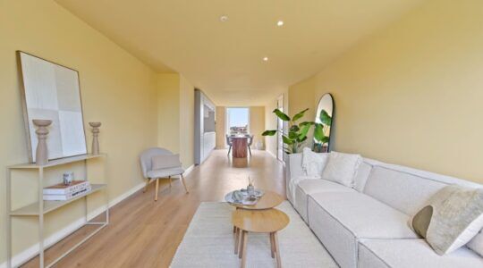 Illustratie voor: Butter yellow Funda-vondst: dit Haagse appartement haalt de zomer in huis
