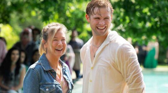 Jongere man met een oudere vrouw in Bridget Jones Mad About The Boy.