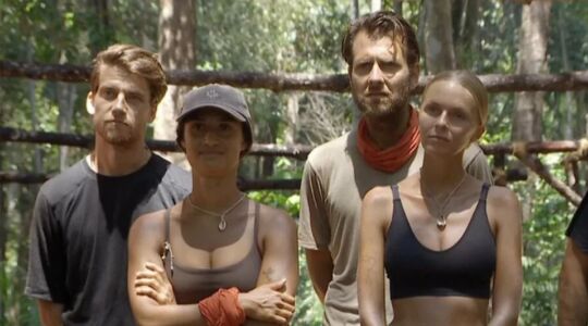 Matyas Bittenbinder, Tobias Camman, Amije Roos en Lies Zhara in Expeditie Robinson na een nachtje op het eiland.