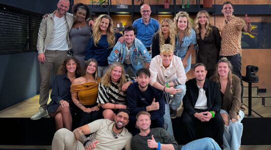 Deelnemers van De Bondgenoten, inclusief Chess en Thomas.