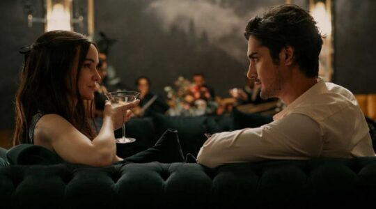 Dove Cameron en Avan Jogia in de nieuwe serie 56 Days.