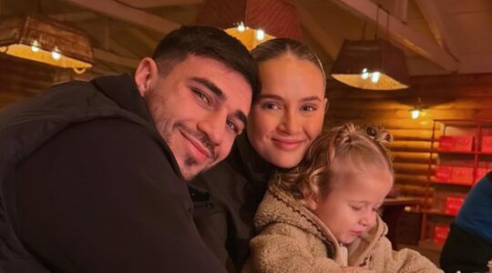 Molly-Mae en Tommy met hun dochtertje.