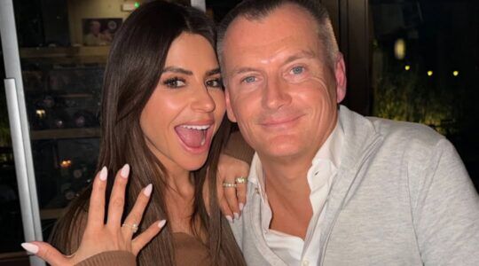 Olcay Gulsen met verlovingsring en partner Eelco van Kooten