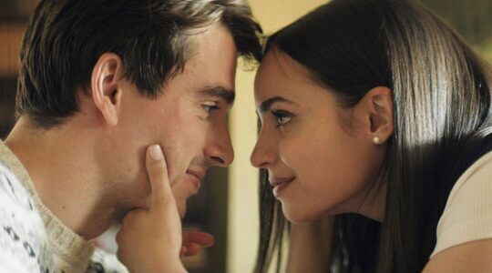 Sofia Carson en Corey Mylchreest in My Oxford Year.